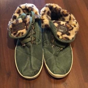 Green and cheetah Toms